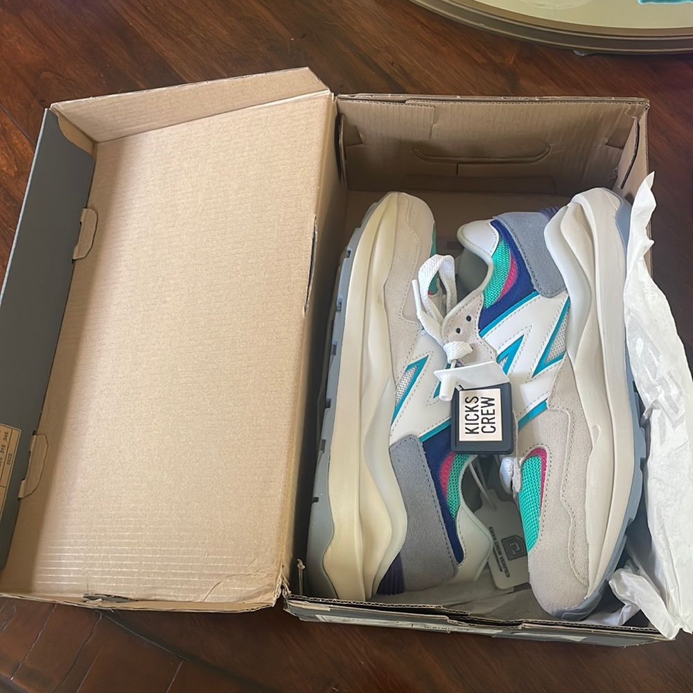 New balance 57/40 women’s tennis shoes. Size 7.5. Never worn.